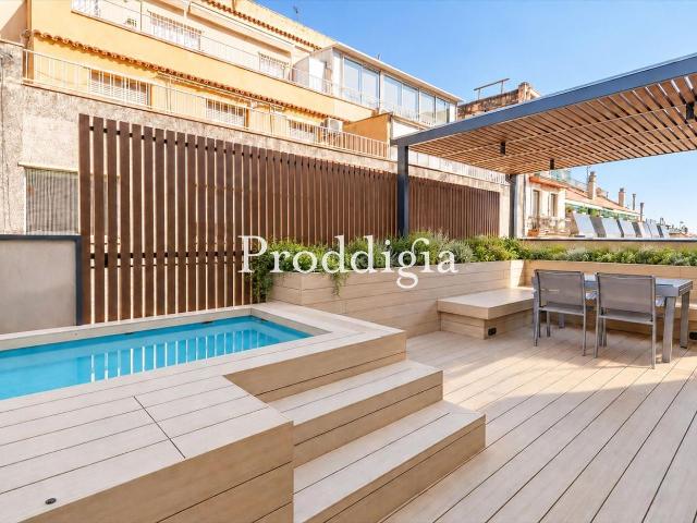 Ático en venta en Barcelona, Vila de Gràcia. Precioso ÁTICO con terraza y piscina privada, 2 plazas de parking y trastero. Áticos.