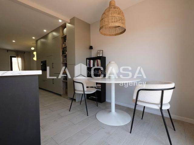 Ático en venta en Barcelona, Vilapicina Torre Llobeta. Piso en venta en Calle d'Arnau d'Oms. Áticos.