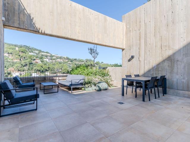 Ático en venta en Begur, Sa Riera Sa Fontansa Costa Brava. Ático en venta en Sa Riera Begur con 3 habitaciones, parking, jardín y piscinas comunitarias, Girona. Áticos.