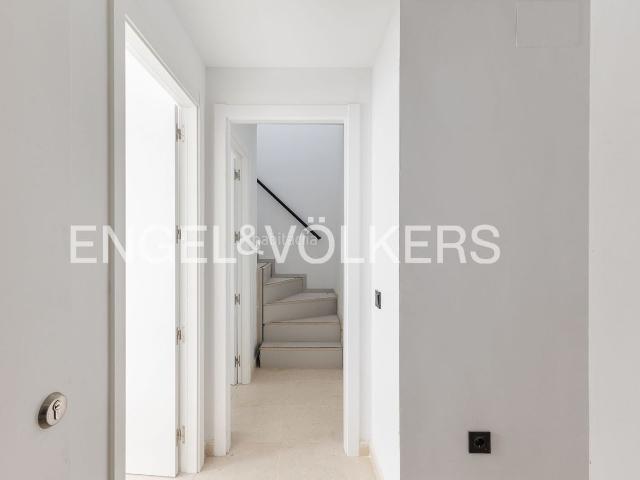 Ático en venta en Betxí. Descubra elegancia contemporánea en Betxí apartamento de 2 dormitorios con terraza, balcón y garaje subterráneo, listo para disfr. Áticos.