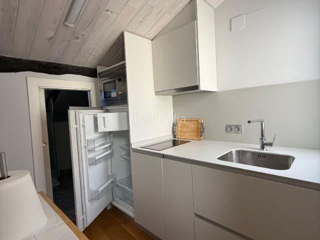 Ático en venta en Bilbao, Casco Viejo. Se vende ático en el Casco Viejo de Bilbao. Zona Unamuno. 49 metros. Totalmente reformado. Ascensor. Áticos.