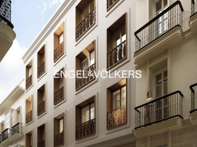 Ático en venta en Cádiz, Centro Histórico. Una Cumbre de Elegancia y Exclusividad Presentamos un Ático Distinguido con Terraza Privada en Cádiz. Áticos.