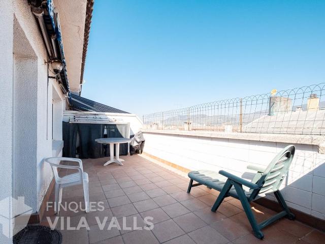 Ático en venta en Caldes de Montbui. Amplio piso céntrico con espectacular terraza, parking y trastero. Áticos Caldes de.