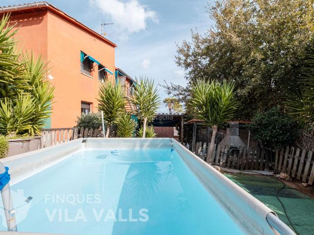 Ático en venta en Caldes de Montbui. Piso con jardín, terraza y vistas a la montaña. Áticos Caldes de.
