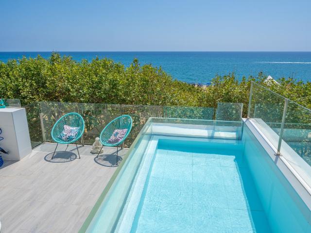 Ático en venta en Calella. Ático con vista al mar, piscina particular y garaje. Áticos.