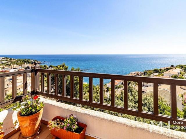 Ático en venta en calle Bassegoda, Llançà, de 65 m² 2 habitaciones por 380.000