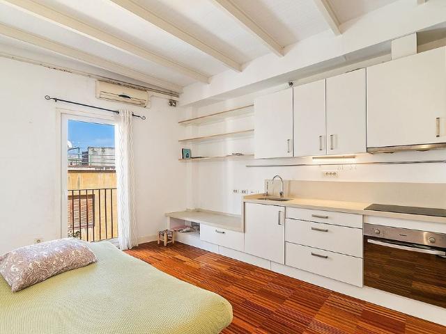 Ático en venta en calle Calders, Barcelona, de 57 m² 2 habitaciones por 396.000