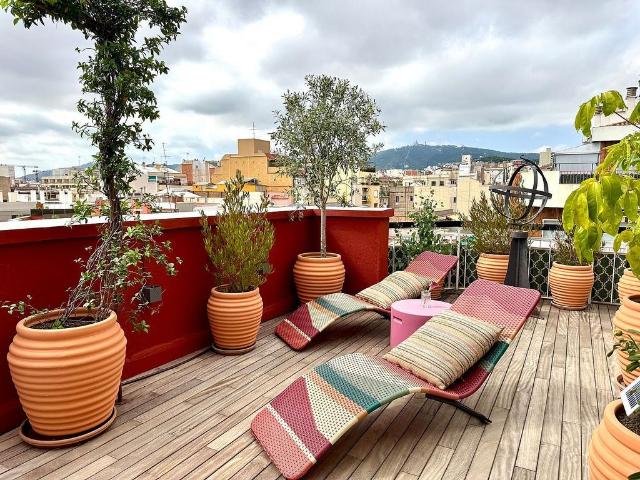 Ático en venta en calle CL Industria, Barcelona, de 25 m² por 299.000