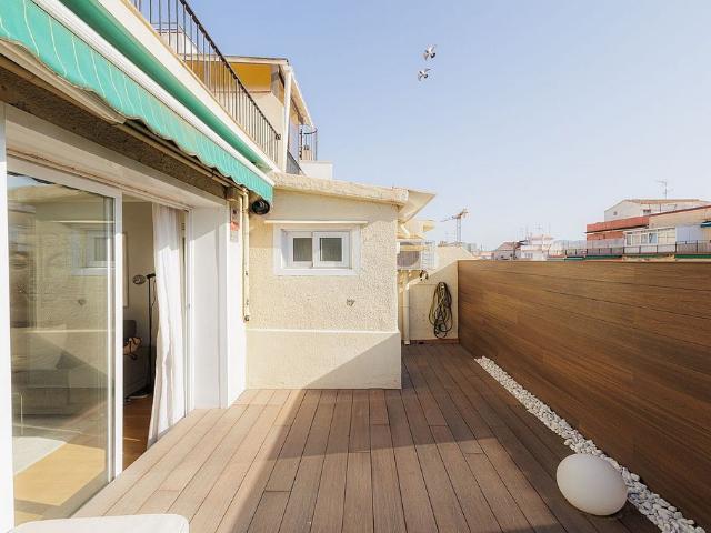 Ático en venta en calle De Vèlia, Barcelona, de 65 m² 2 habitaciones por 415.000