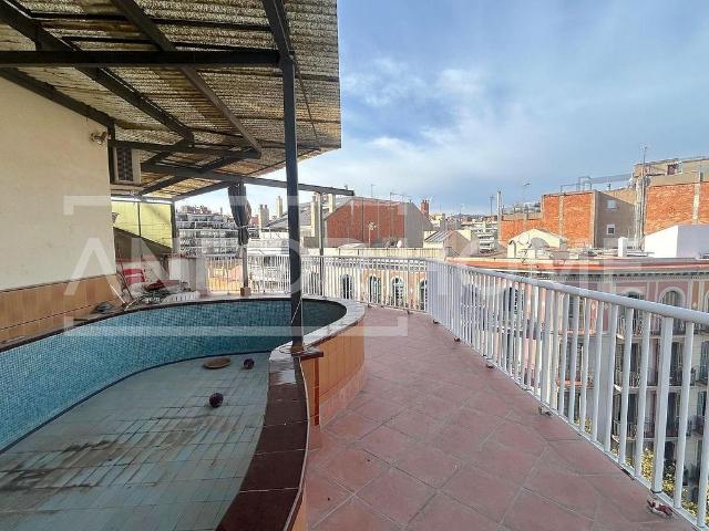 Ático en venta en calle De Calàbria, Barcelona, de 78 m² 2 habitaciones por 590.000