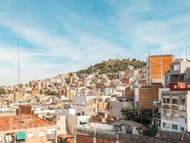 Ático en venta en calle De Calderón de la Barca, Barcelona, de 60 m² 3 habitaciones por 219.000