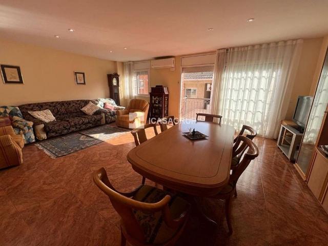 Ático en venta en calle De Castelló, Rubí, de 124 m² 4 habitaciones por 408.500