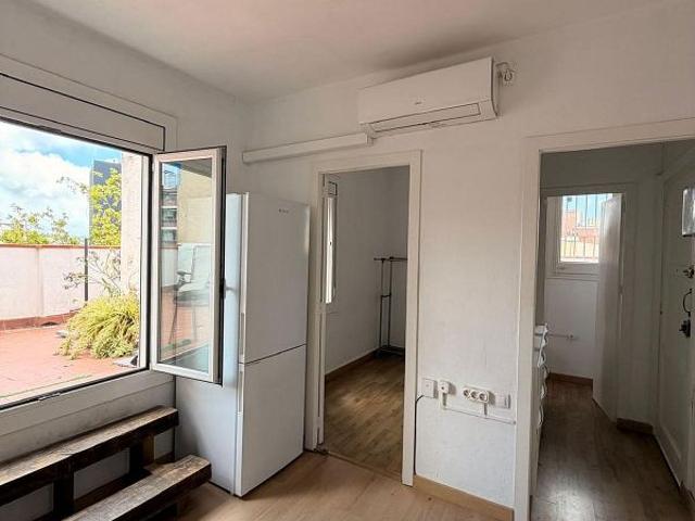 Ático en venta en calle De Dolors Batlle i Sunyer, Barcelona, de 52 m² 2 habitaciones por 335.000