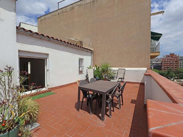 Ático en venta en calle De Dolors Batlle i Sunyer, Barcelona, de 52 m² 2 habitaciones por 335.000