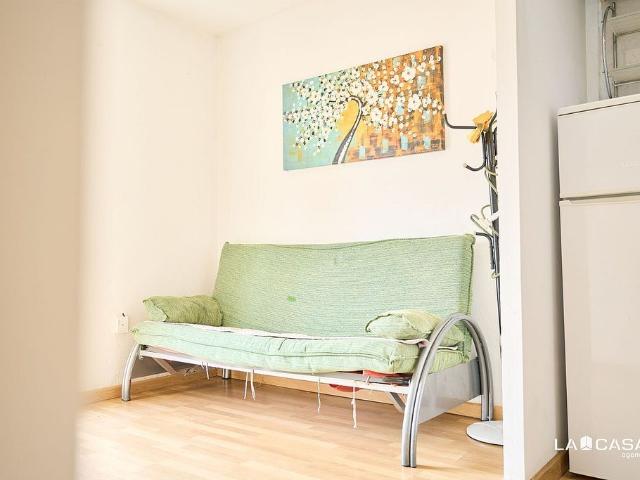Ático en venta en calle De Finlàndia, Barcelona, de 41 m² 1 habitación por 190.000