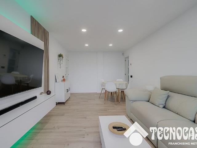 Ático en venta en calle De Floridablanca, Badalona, de 70 m² 2 habitaciones por 299.900