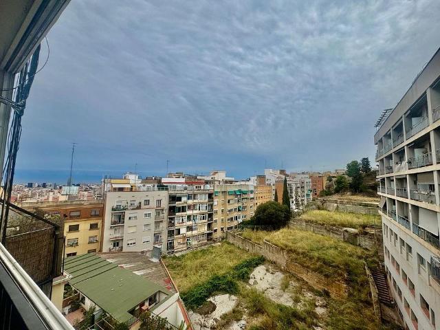 Ático en venta en calle De Gènova, Barcelona, de 68 m² 3 habitaciones por 450.000