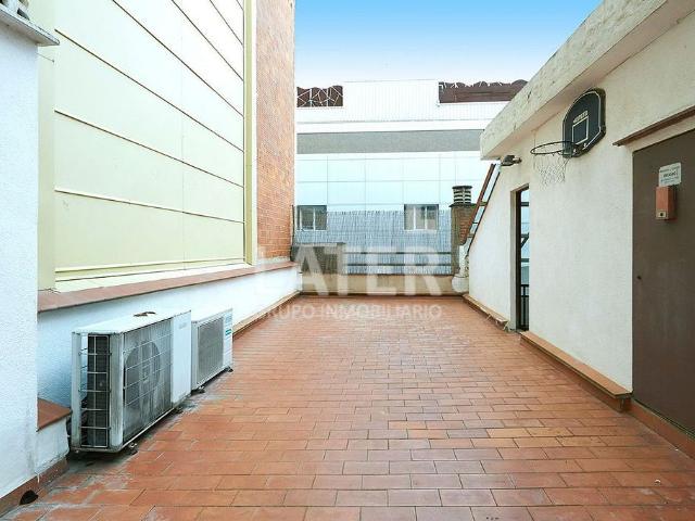 Ático en venta en calle De Gomis, Barcelona, de 110 m² 2 habitaciones por 470.000