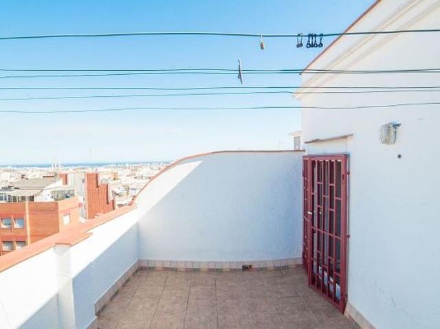 Ático en venta en calle De Joan Riera, Barcelona, de 85 m² 4 habitaciones por 450.000