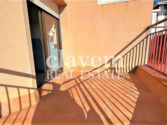 Ático en venta en calle De la Cantera, Barcelona, de 62 m² 3 habitaciones por 200.000