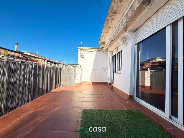 Ático en venta en calle De la Independència, Badalona, de 75 m² 2 habitaciones por 240.000