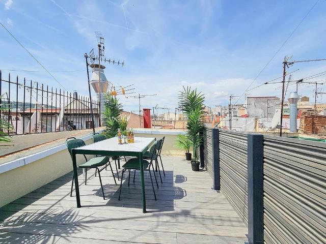 Ático en venta en calle De la Lluna, Barcelona, de 29 m² 1 habitación por 238.000