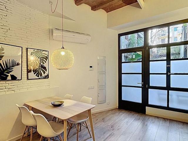 Ático en venta en calle De la Riereta, Barcelona, de 51 m² 2 habitaciones por 430.000
