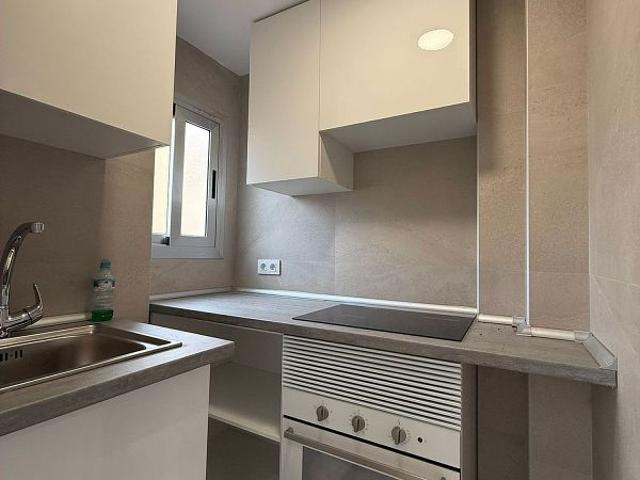 Ático en venta en calle De Marià Aguiló, Barcelona, de 70 m² 3 habitaciones por 389.000