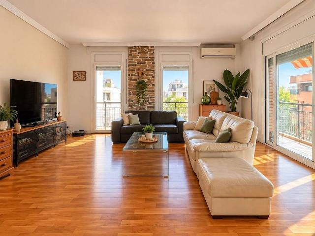 Ático en venta en calle De Marià Fortuny, Cornellà de Llobregat, de 93 m² 3 habitaciones por 475.000