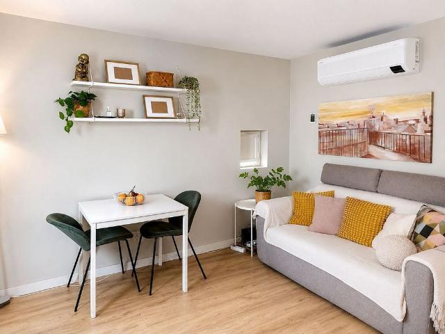 Ático en venta en calle De Milans, Barcelona, de 40 m² 1 habitación por 330.000