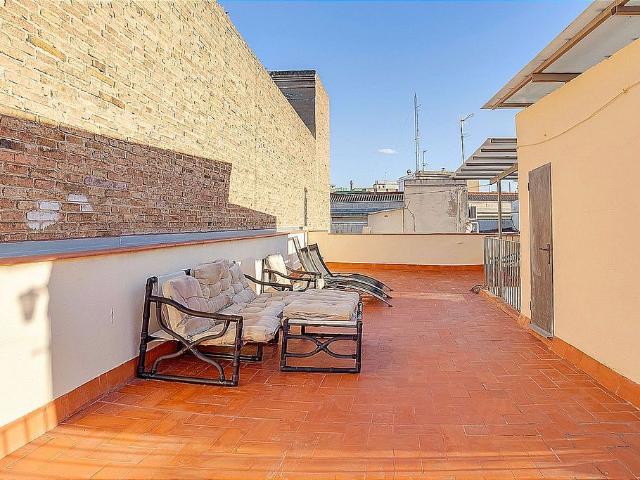 Ático en venta en calle De Montsió, Barcelona, de 51 m² 1 habitación por 369.000