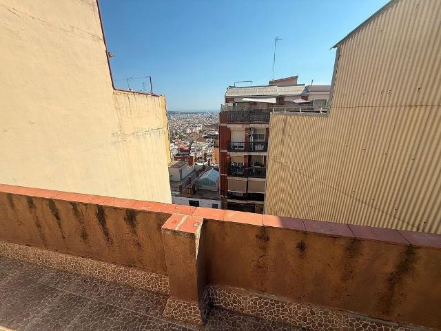 Ático en venta en calle De Josep Serrano, Barcelona, de 67 m² 3 habitaciones por 360.000