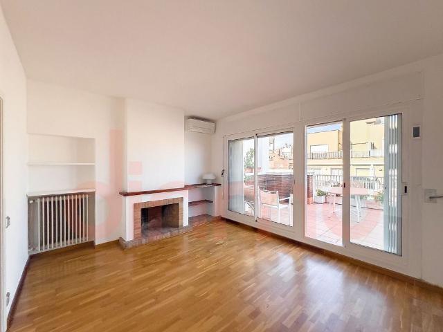 Ático en venta en calle De Sant Gervasi de Cassoles, Barcelona, de 62 m² 2 habitaciones por 598.000