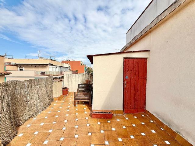 Ático en venta en calle De Sant Lluís, Cornellà de Llobregat, de 60 m² 3 habitaciones por 329.000
