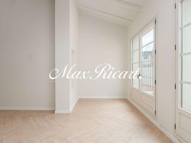 Ático en venta en calle De Sant Pau, Barcelona, de 86 m² 3 habitaciones por 599.000