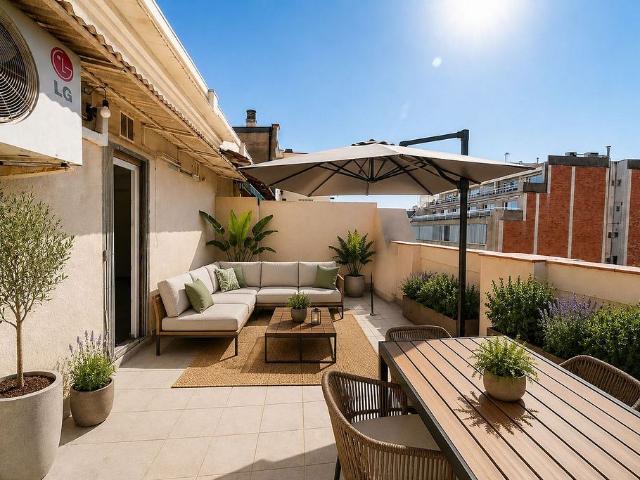 Ático en venta en calle De Sardenya, Barcelona, de 74 m² 2 habitaciones por 570.000