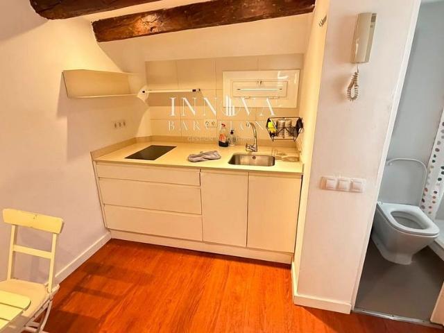 Ático en venta en calle D'en Robador, Barcelona, de 36 m² 1 habitación por 137.000
