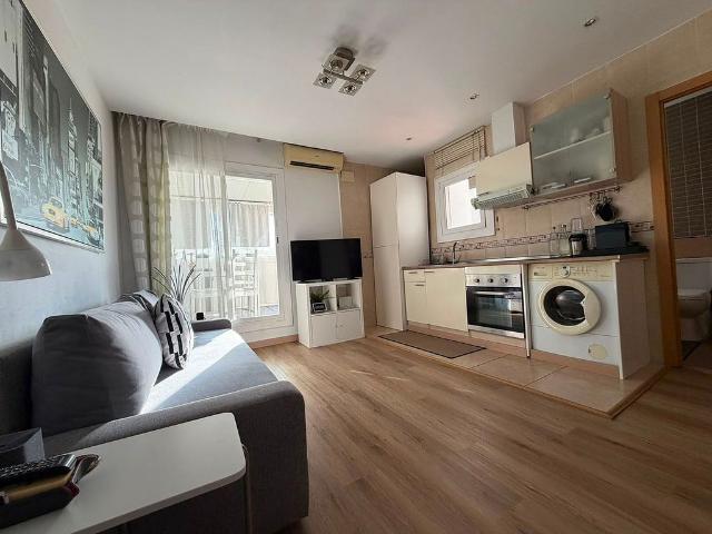 Ático en venta en calle Del Vallespir, Barcelona, de 48 m² 2 habitaciones por 359.000