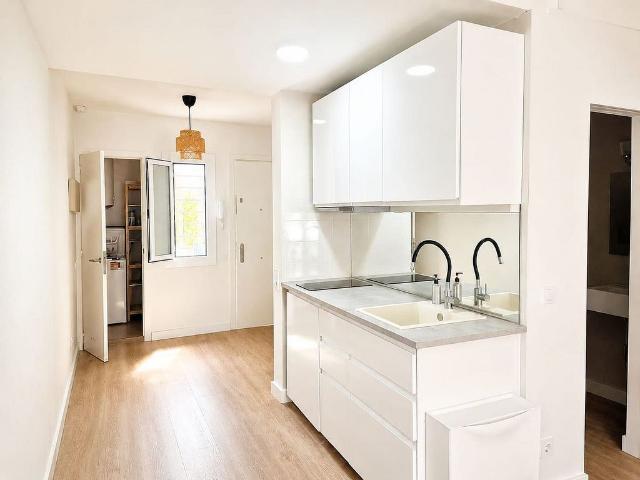Ático en venta en calle Gordi, Barcelona, de 30 m² 1 habitación por 189.000
