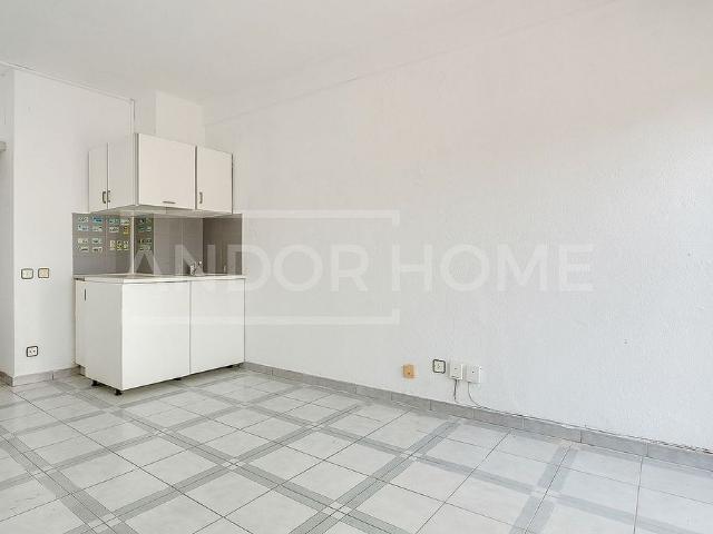 Ático en venta en calle Gran Via de Les Corts Catalanes, Barcelona, de 41 m² 1 habitación por 184.000