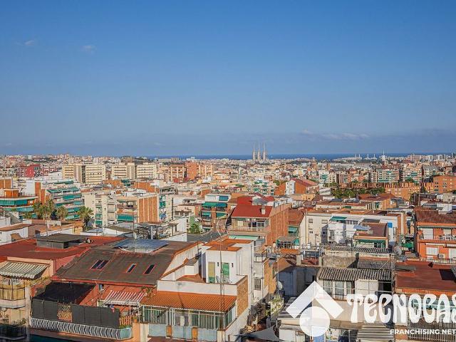Ático en venta en calle Júlia, Barcelona, de 49 m² 3 habitaciones por 225.000