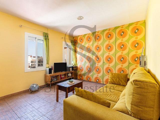 Ático en venta en pasaje De Llívia, Barcelona, de 46 m² 1 habitación por 297.100