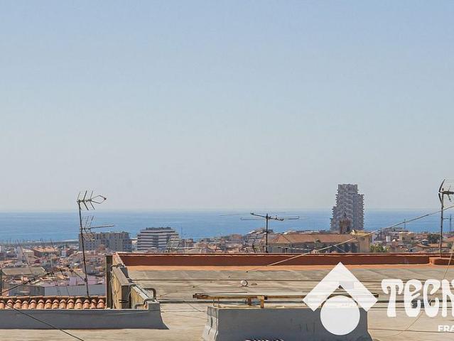 Ático en venta en calle Mexic, Mataró, de 63 m² 2 habitaciones por 105.000