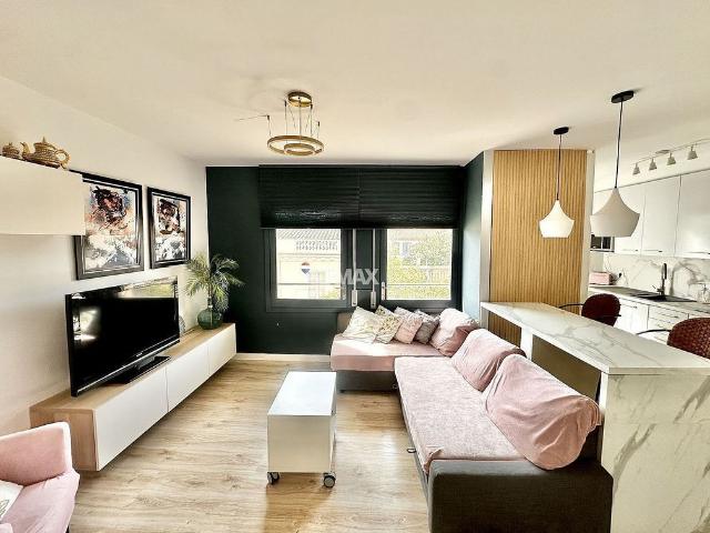 Ático en venta en calle Nou, Figueres, de 53 m² 2 habitaciones por 172.000