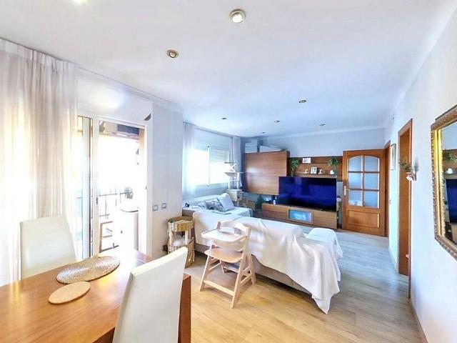 Ático en venta en calle De Sòcrates, Sabadell, de 90 m² 4 habitaciones por 270.000