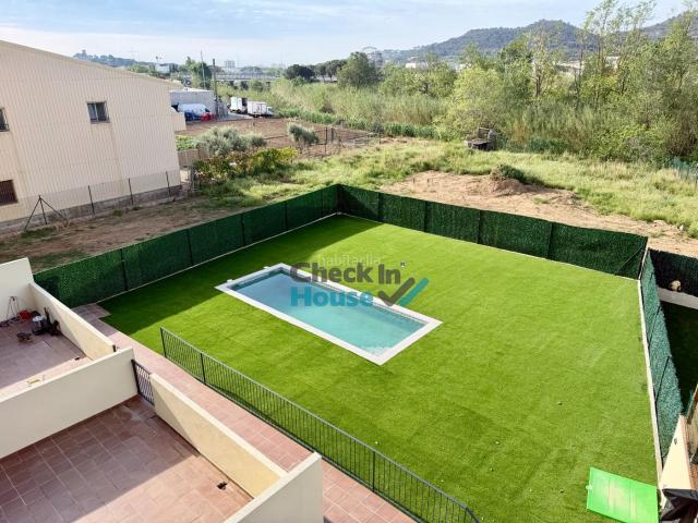 Ático en venta en Calonge, Poble. ÀTICO DE OBRA NUEVA CON GRAN TERRAZA, PISCINA COMUNITARIA, PARKING Y TRASTERO. Áticos.