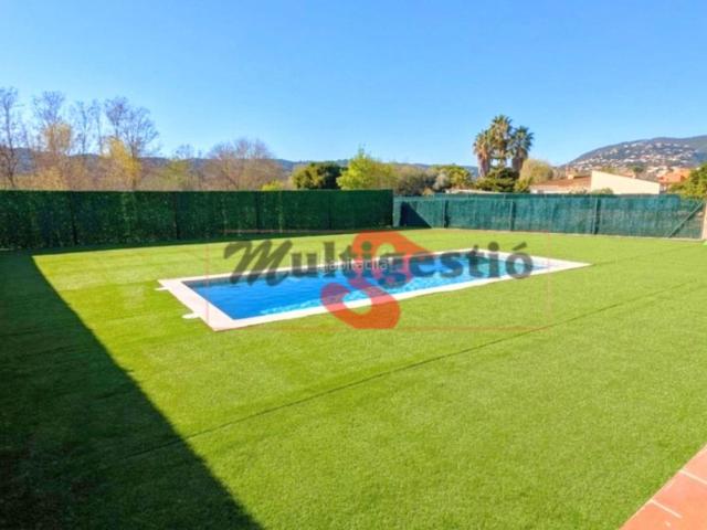 Ático en venta en Calonge, Poble. CALONGE ÁTICO DÚPLEX A ESTRENAR CON PARQUING TRASTERO, JARDÍN Y PISCINA COMUNITARIA. Áticos.