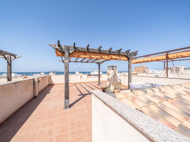 Ático en venta en Cartagena, Los Nietos. REF EZ024Este encantador aacutetico se encuentra en una tranquila urbanizacioacuten privada en Los Nietos, ofreciendo un ambiente. Áticos.