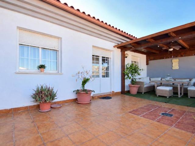 Ático en Venta en Cármenes Ríos