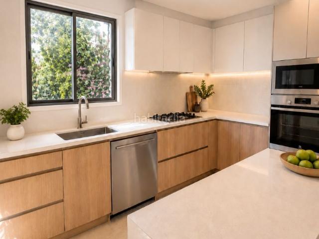 Ático en venta en Castelldefels, Montmar. Ático con terraza de 60 m², sol todo el día y muchísimo potencial en Montemar. Áticos.